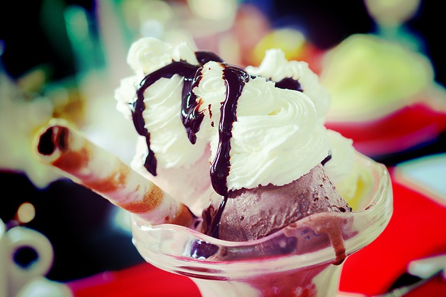 Crème crémeuse à la vanille avec une touche de chocolat