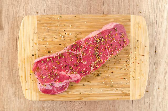 Steaks grillés aux herbes avec panure aux herbes