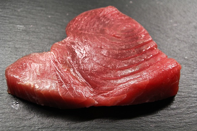 Un steak de thon avec une sauce au citron et au gingembre est le repas parfait !